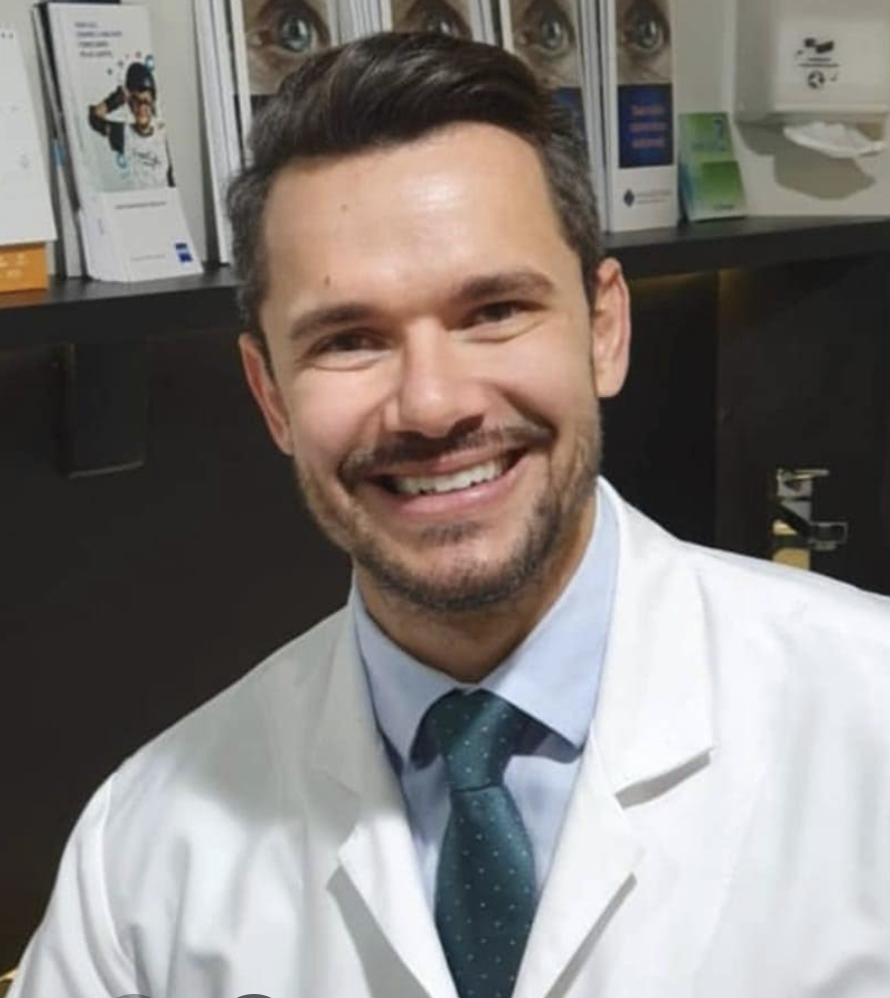 Dr. Anderson Martins, oftalmologista